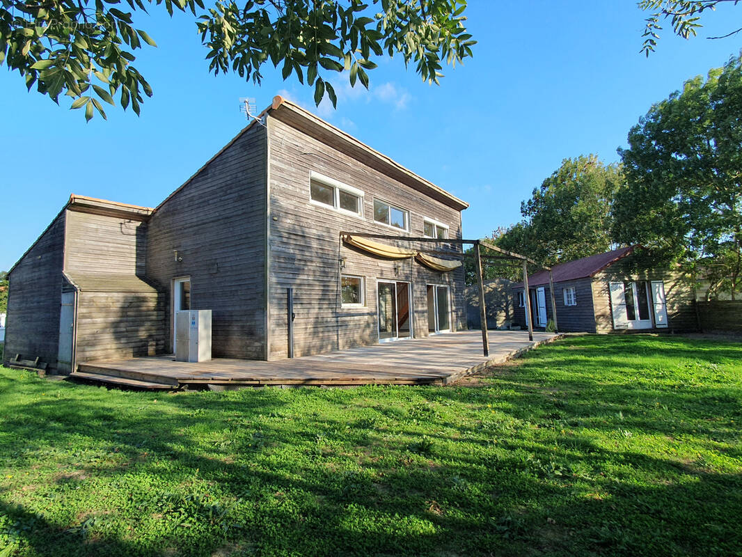 Maison à SAINT-DENIS-DU-PAYRE