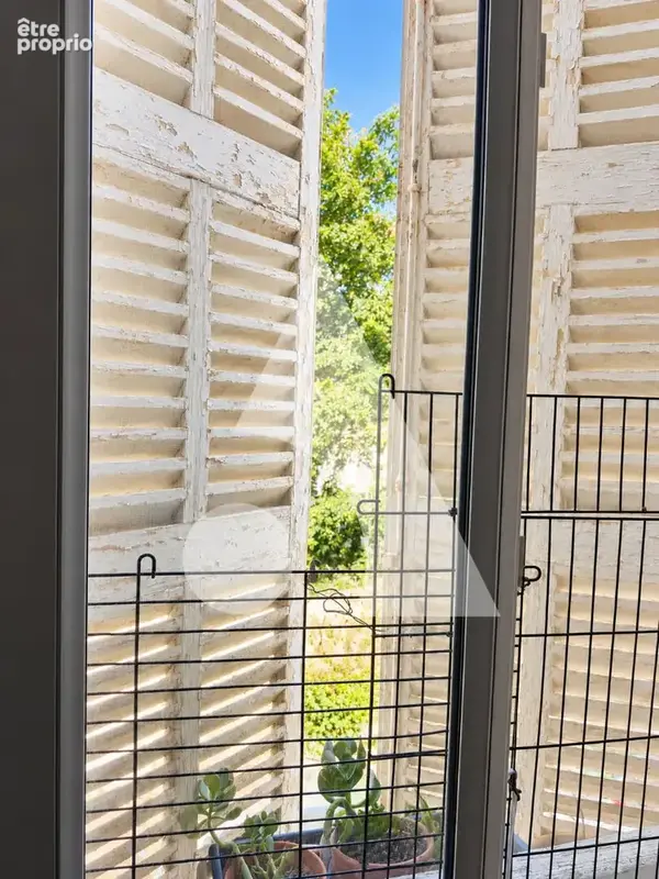 MARSEILLE 6e, Ensemble immobilier à rénover. Appartement 61 M² + Local commercial + Garage - photo 4