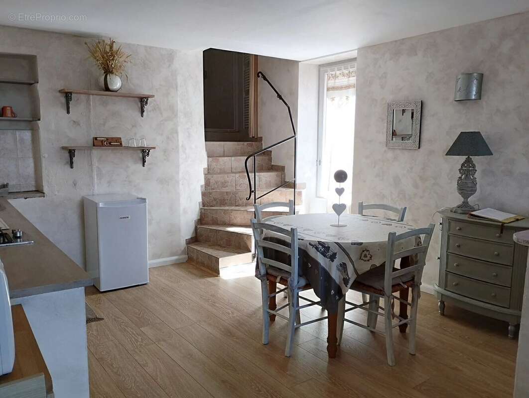 Appartement à COURSEGOULES