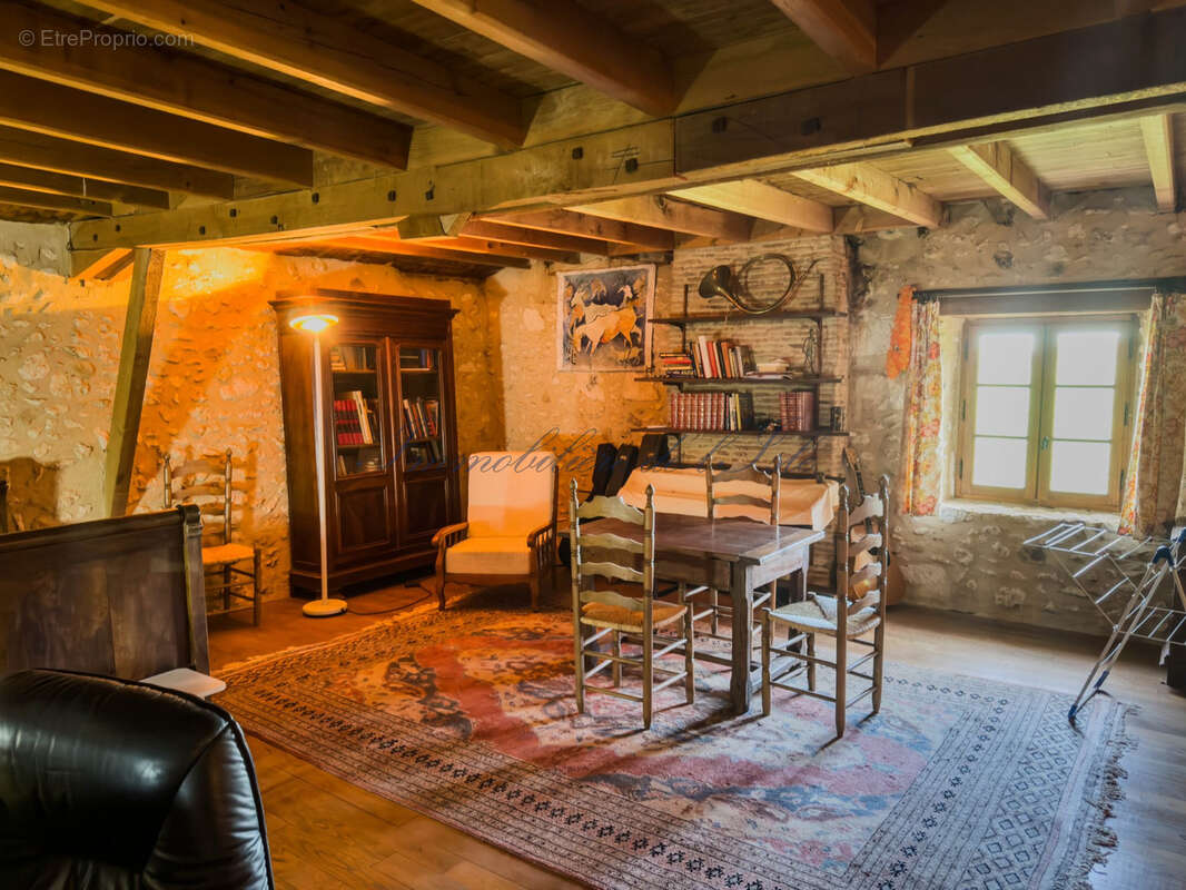 Maison à NEUVIC