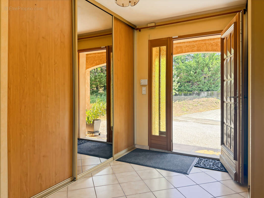 Belle Villa de Plain-Pied avec Piscine   155 m2 Habitables   Jardin Arboré de 2 325 m2   Saint-Étienne-de-Font - photo 30
