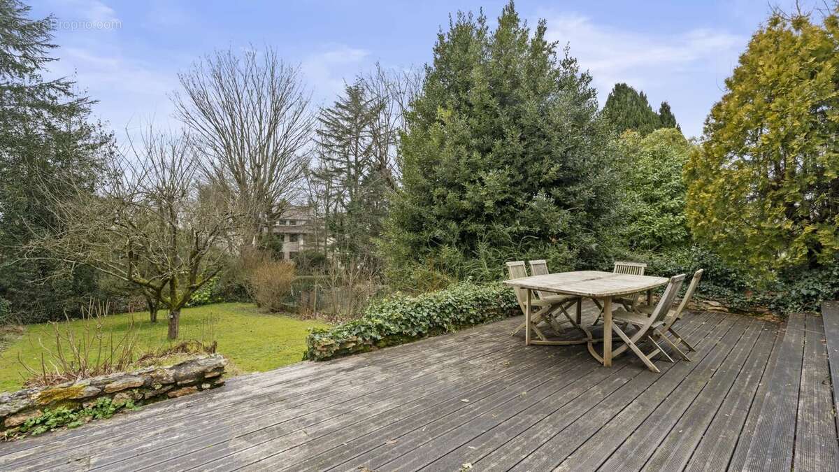 LA Celle Saint-Cloud - photo 13