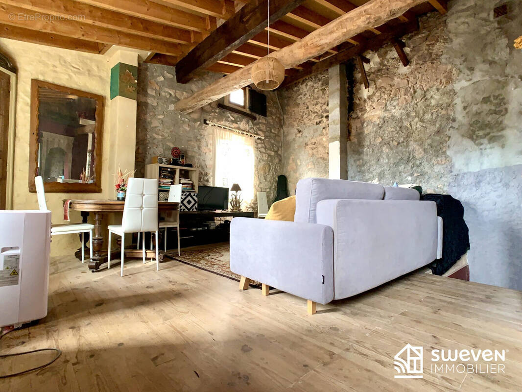 Maison à COUSTOUGES