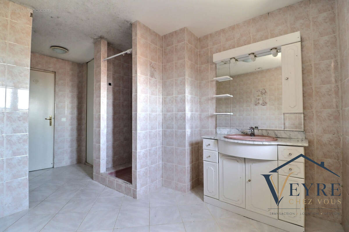 Maison 220 m² à Salledes  - photo 8