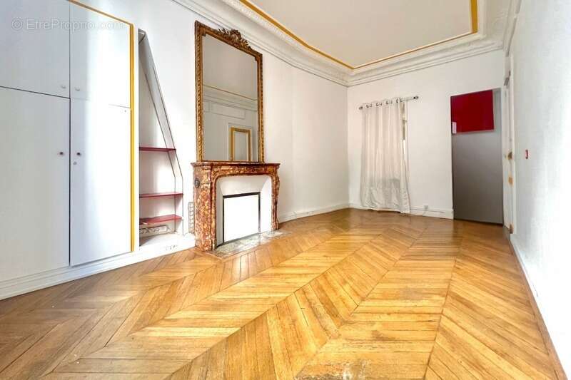 Appartement à PARIS-8E