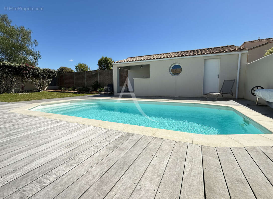 PUILBOREAU  Maison de 142 m² - photo 2