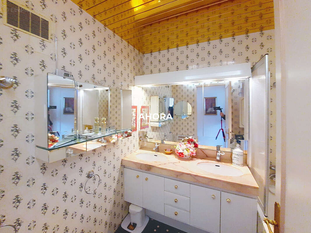 Appartement à MARSEILLE-9E