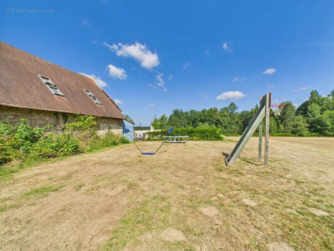 Incroyable propriété de 21 hectares avec maison principale, complexe de gîtes possible et piscines - photo 19