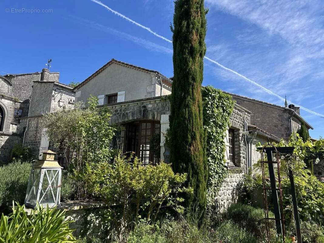 Maison à VILLEBOIS-LAVALETTE