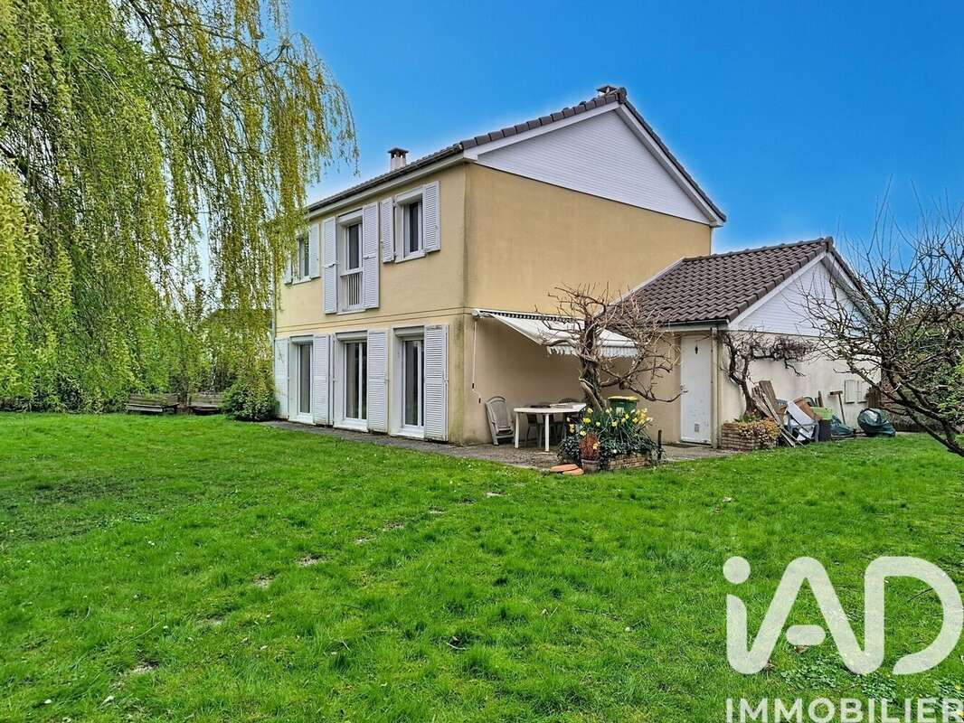 Photo 2 - Maison à LE MESNIL-SAINT-DENIS