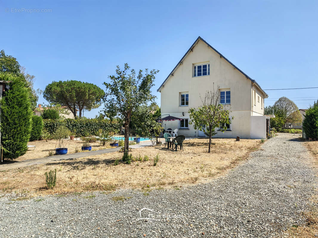 Maison avec piscine et grand garage - photo 15