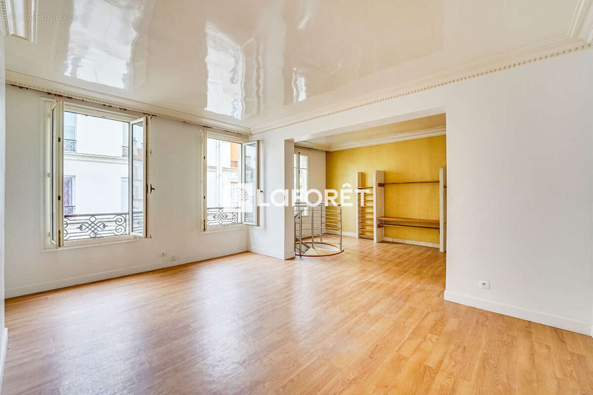 Paris 14? ? Pernety  Appartement familial en duplex de 4 pièces avec fort potentiel - photo 2