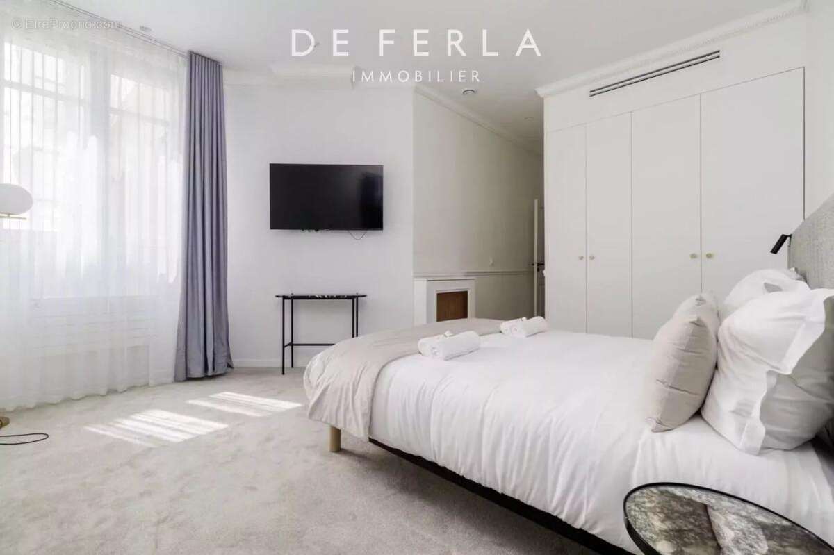 Appartement à PARIS-8E