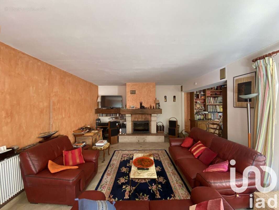 Photo 5 - Maison à LE MESNIL-SAINT-DENIS