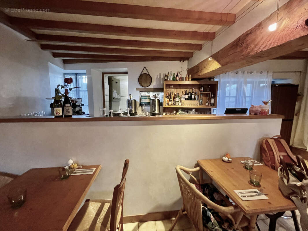 Commerce à MONTREUIL-BELLAY