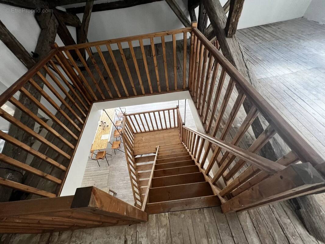 Bel appartement au cœur du village à terminer. - photo 4