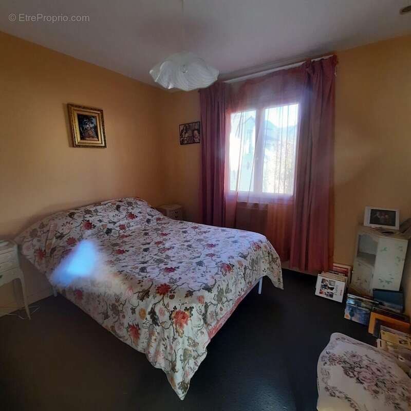 Maison à SAINT-ETIENNE-DE-MONTLUC