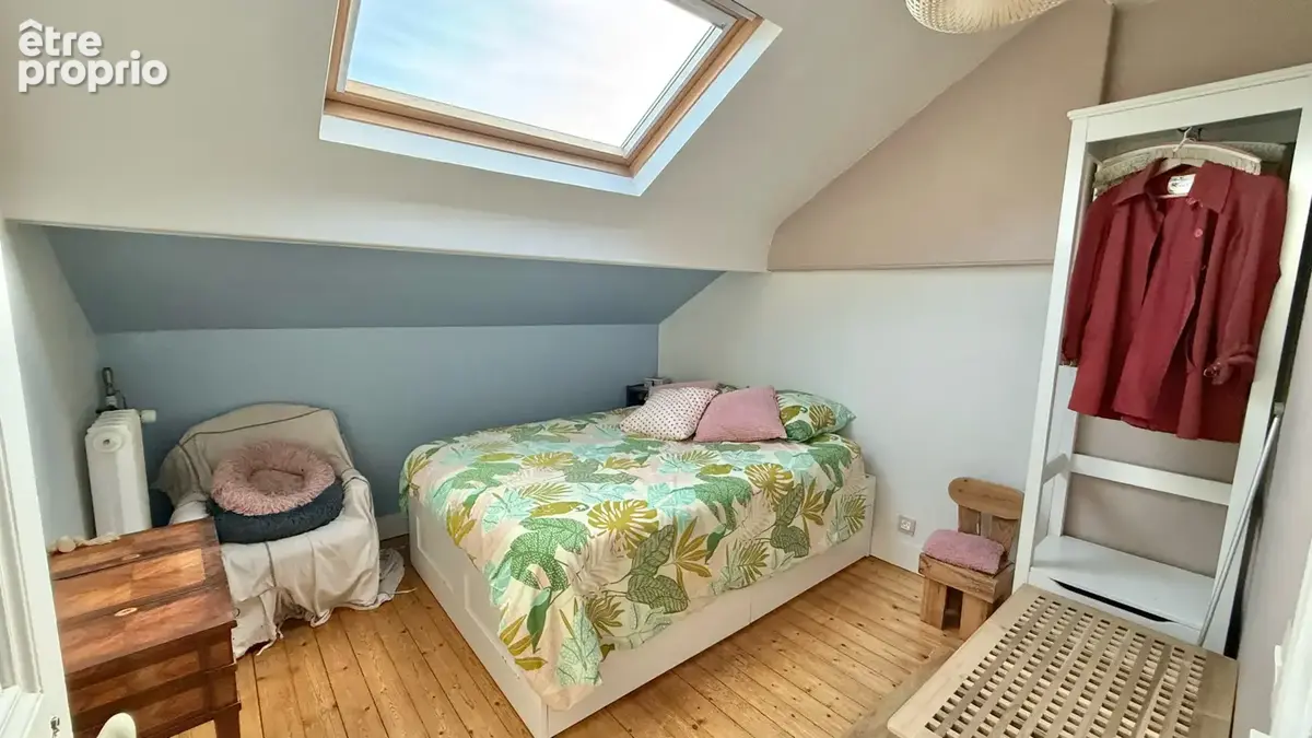Belle meulière de caractère avec 6 chambres et jardin - photo 13