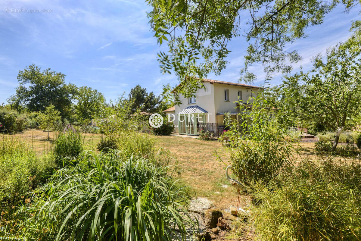 Maison à CUGAND