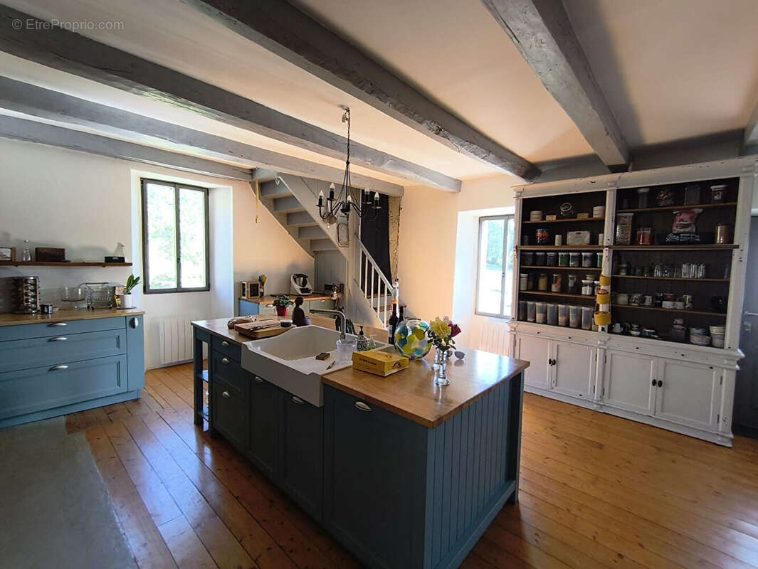 Maison à LISSAC-ET-MOURET