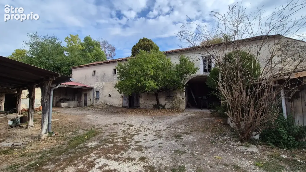 Corps de Ferme à rénover de 500 m2, proche commerces, beaucoup de dépendances - photo 4