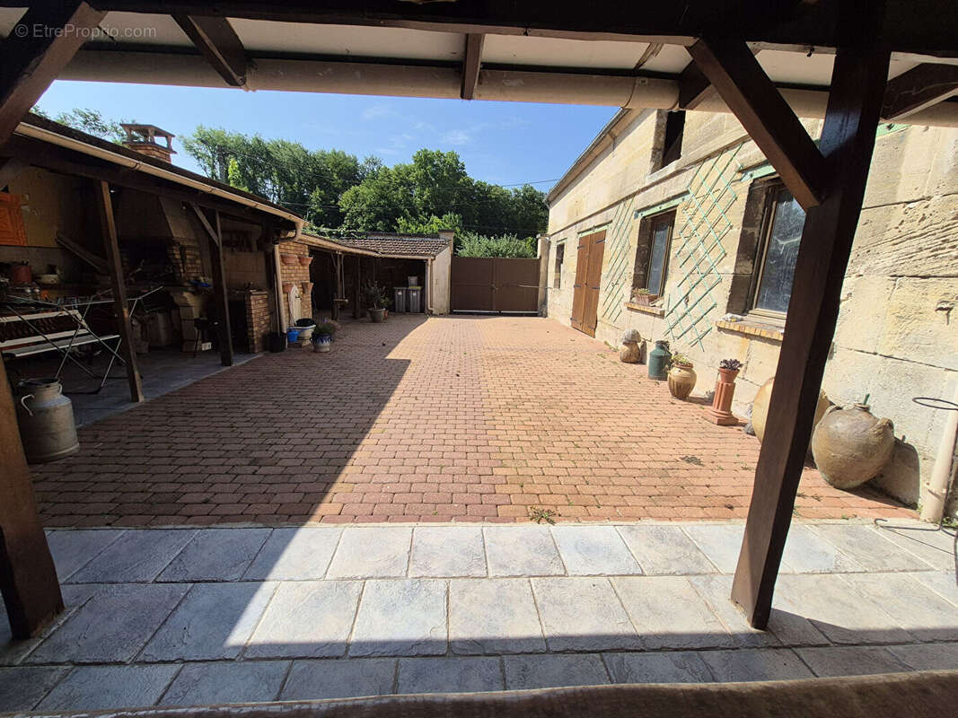 Maison à SAINT-VAAST-LES-MELLO