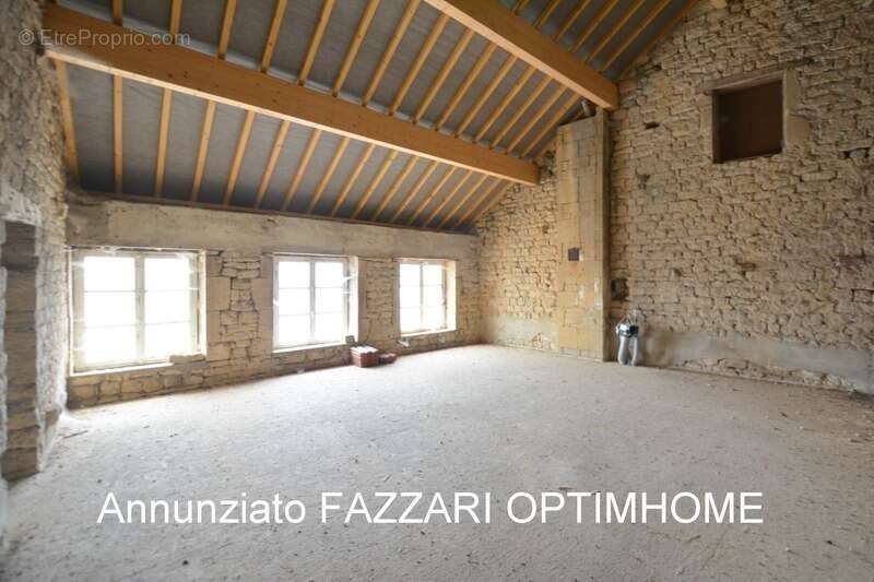  À VENDRE EN EXCLUSIVITÉ, proche Belgique et Luxembourg, un Immeuble de trois appartements situés à STENAY (55), 255 M² habitabl - photo 12