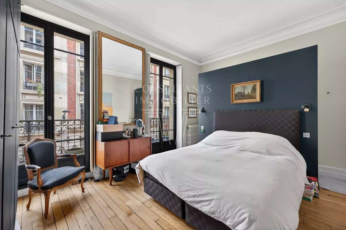 Appartement à PARIS-16E