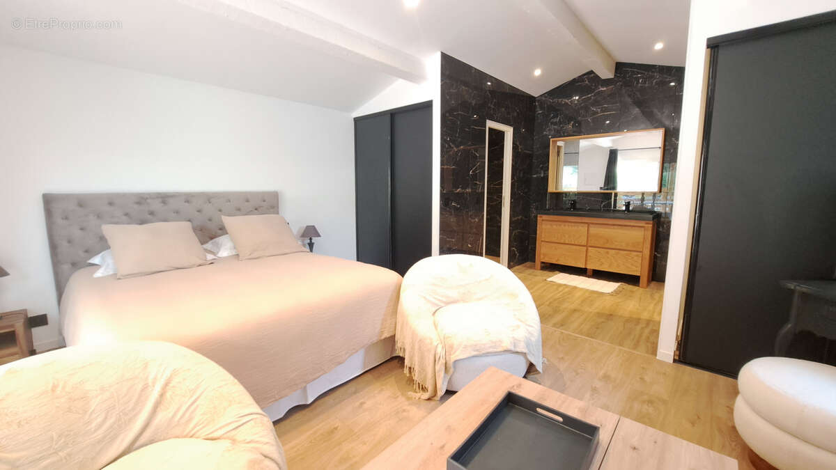 Très belle villa, 240m2 de plain pied au calme. - photo 12