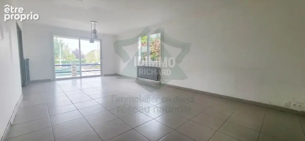 Maison 3 chambres, combles aménageables de 83 m2, sous-sol total et dépendance de 44 m2   Lorcy (45490) - photo 4