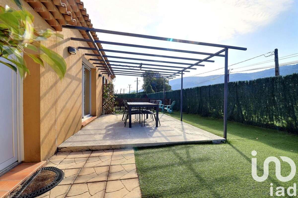 Photo 3 - Maison à SIGNES