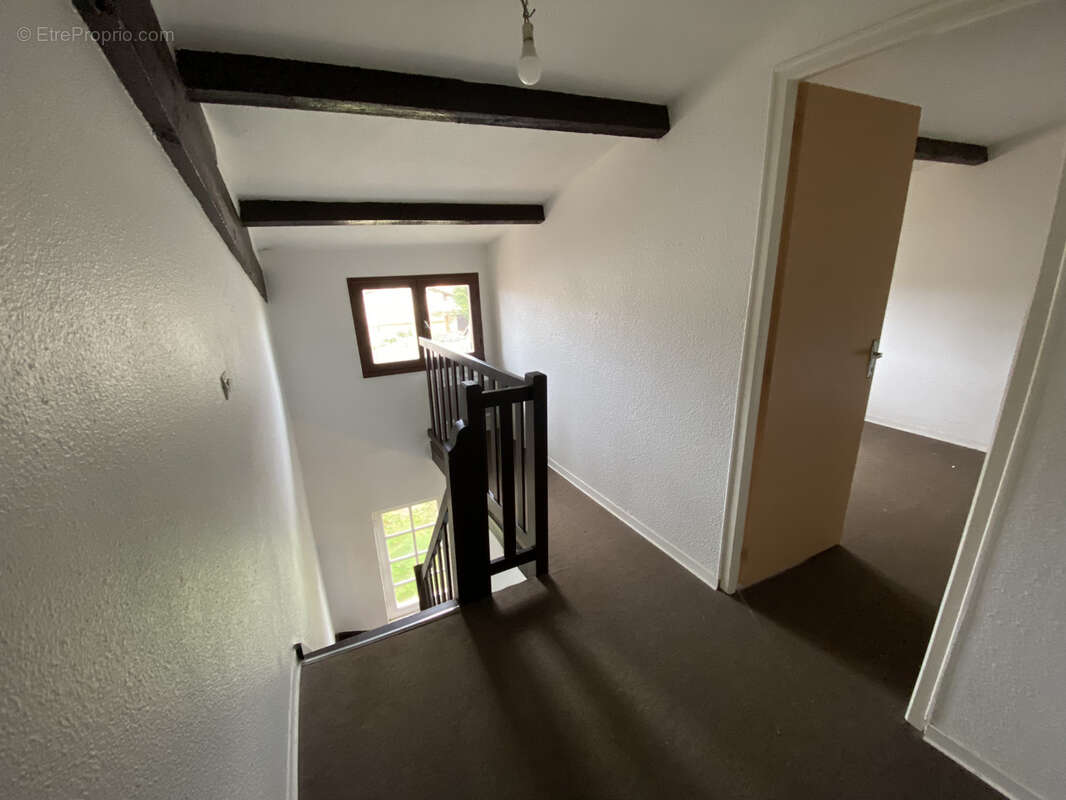 Maison à LA ROCHE-CHALAIS