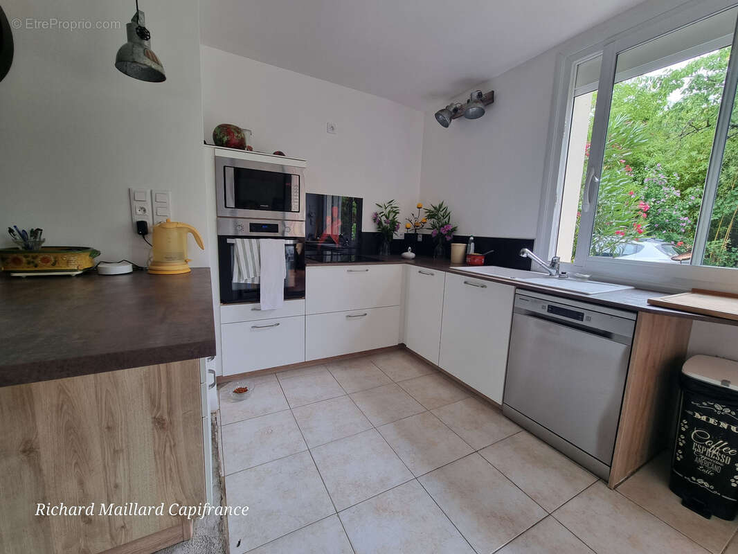 Maison de caractère de 1889, entièrement rénovée, sur un terrain arboré de 2 450 m² - Finhan (82) - photo 8