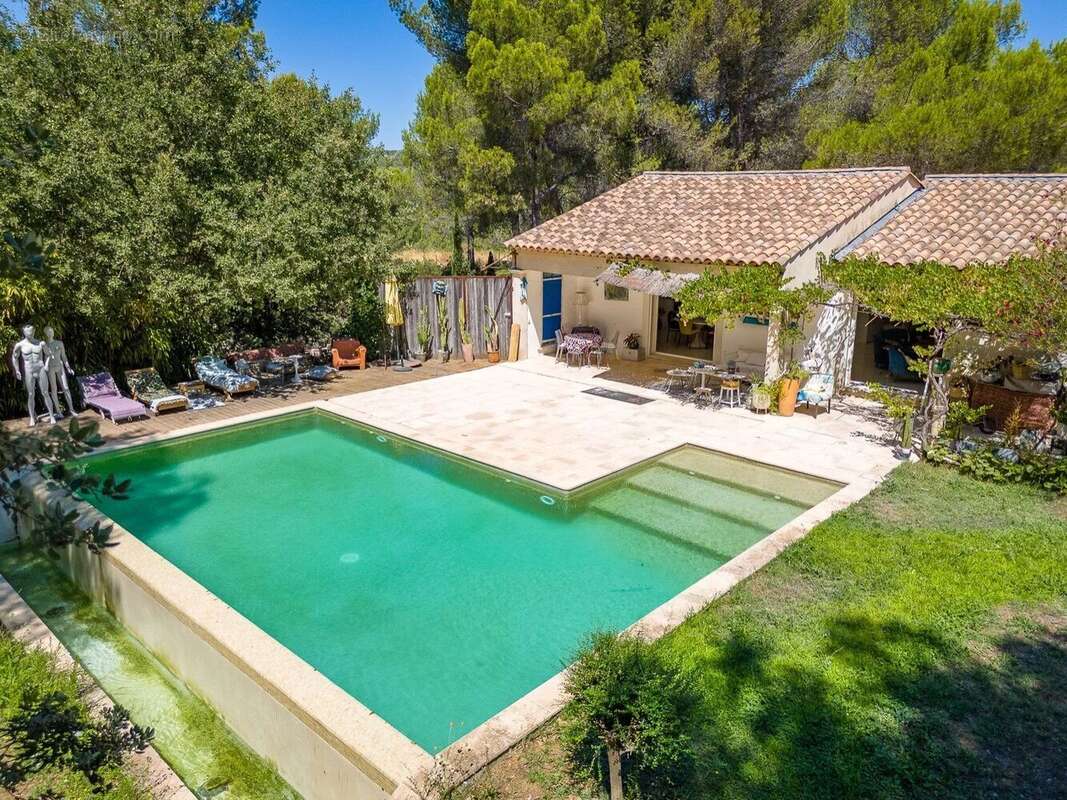 Maison à VENTABREN
