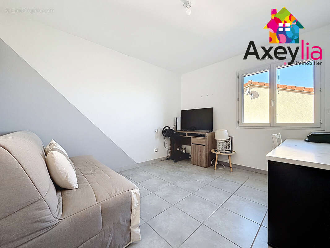 A vendre - belmont-de-la-loire - maison de 2014 avec grand garage, terrasses et terrain - photo 10