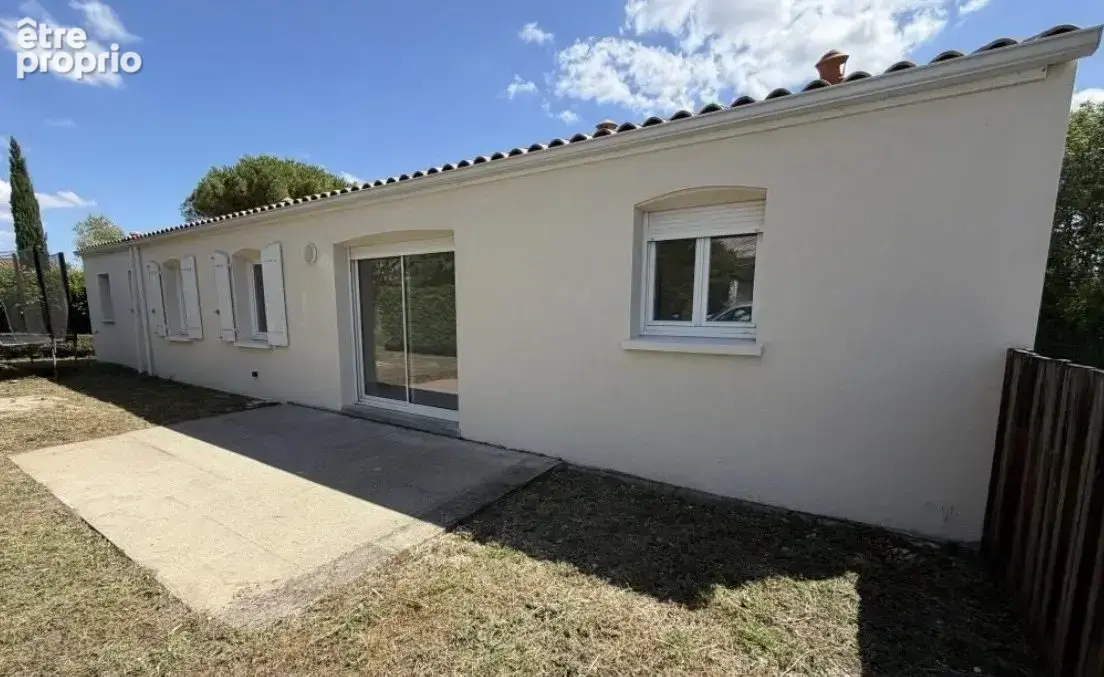 Photo Maison à Saint-Georges-Des-Coteaux au prix de 249 900€