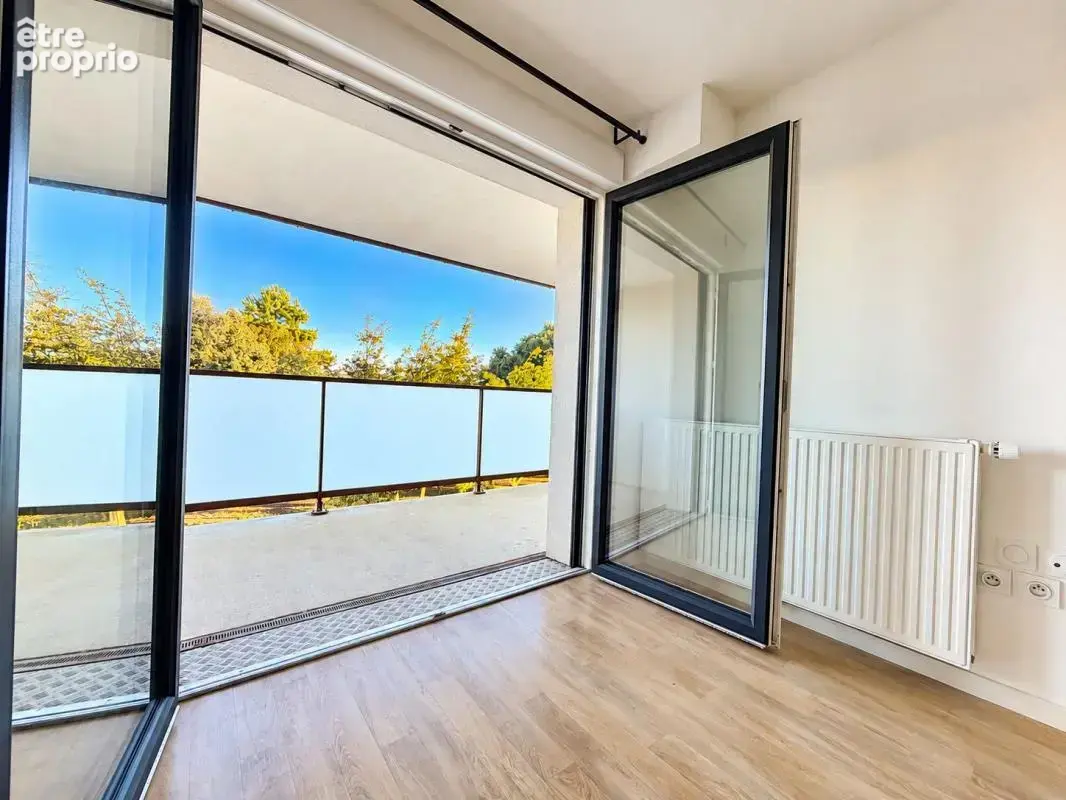 LA ROCHELLE – Appartement T2 avec grand balcon, parking sécurisé et cellier - photo 8