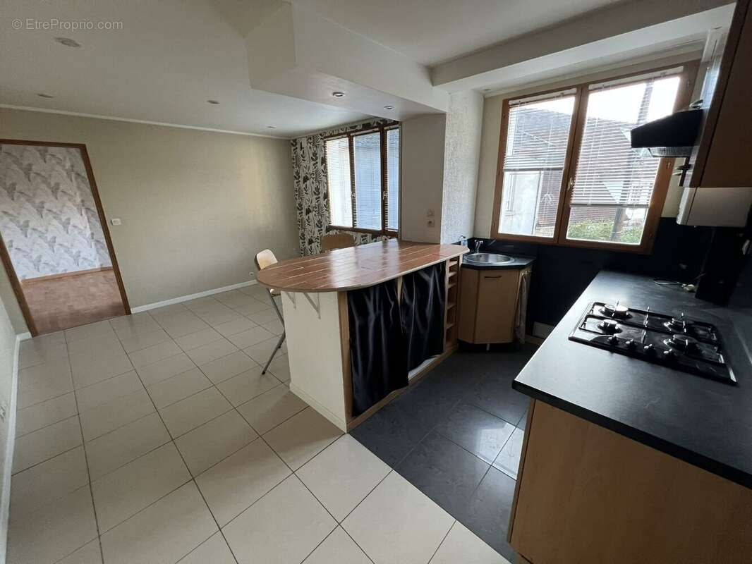 Appartement à BRUYERES-LE-CHATEL