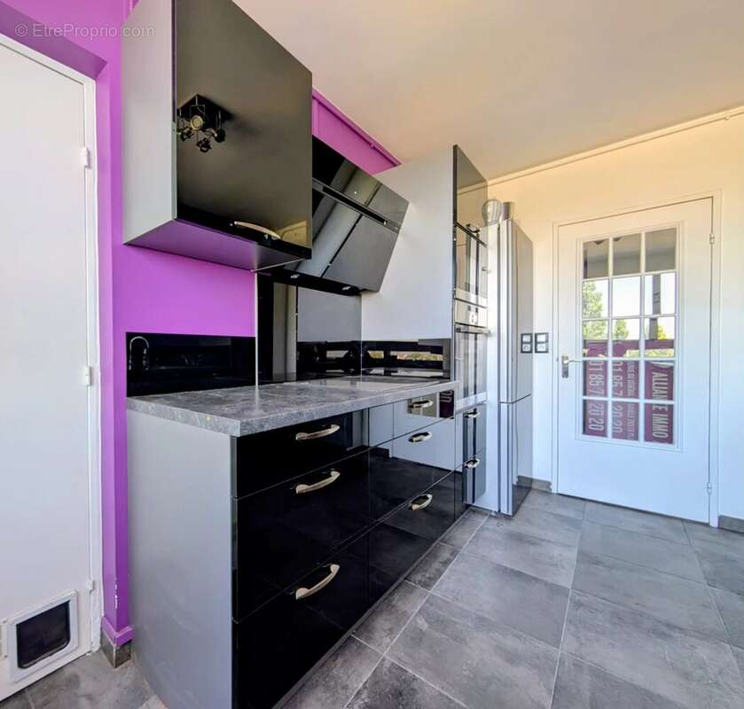 Appartement à LES CLAYES-SOUS-BOIS