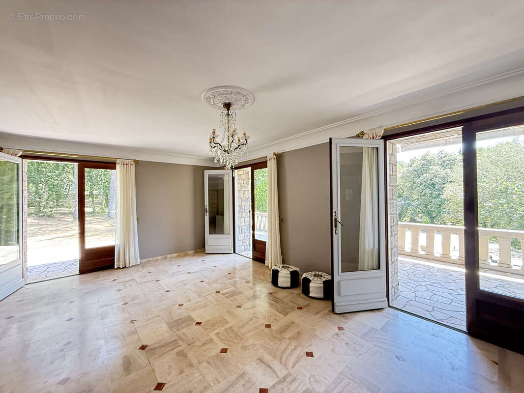 Maison à SAINTE-ANASTASIE