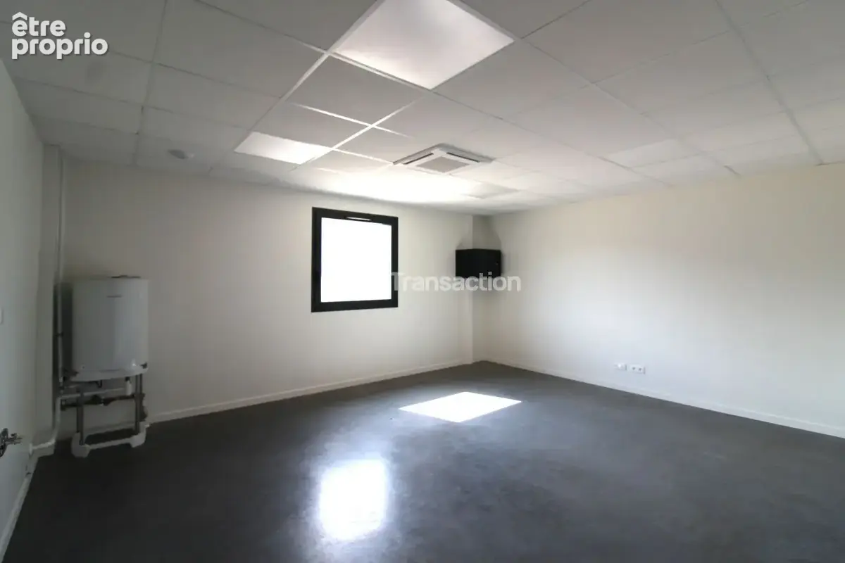 1379 m² à Aoste  - photo 9