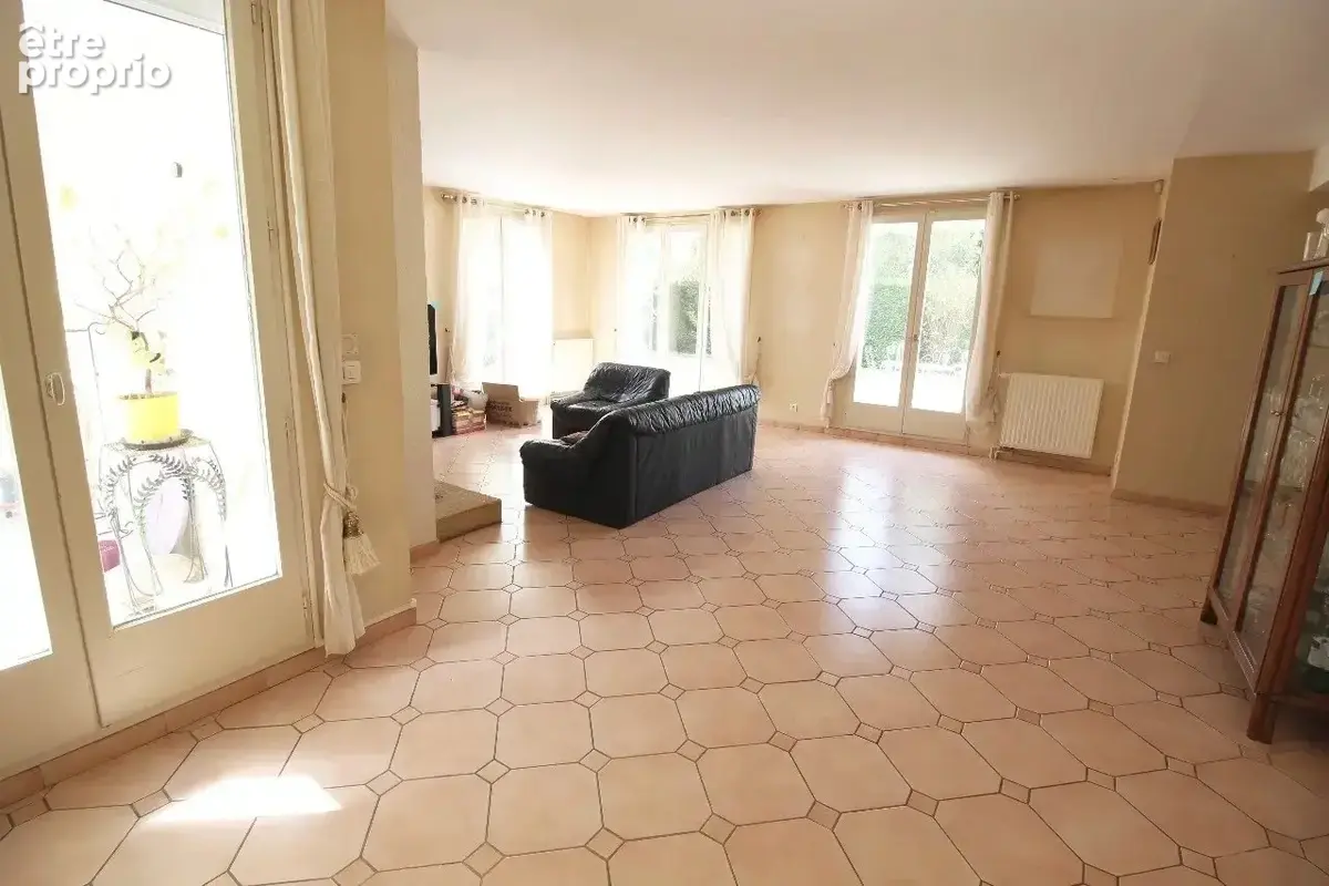 Maison 8 pièces 170 m² à vendre à Ozoir-La-Ferriere (77330) - photo 2