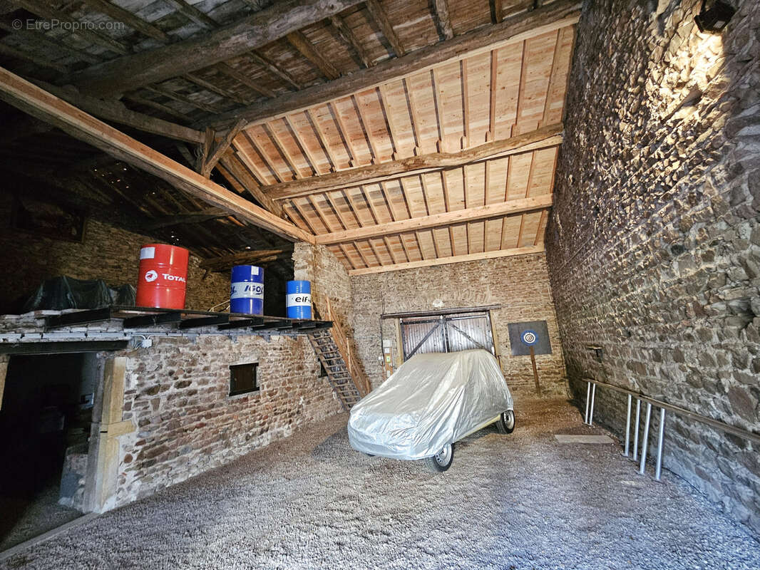 Maison à COMMELLE-VERNAY