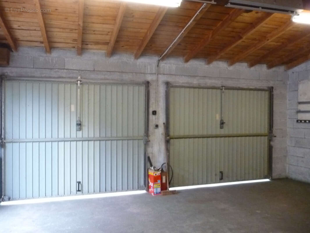 Maison à SAINT-ROMAIN-LE-PUY