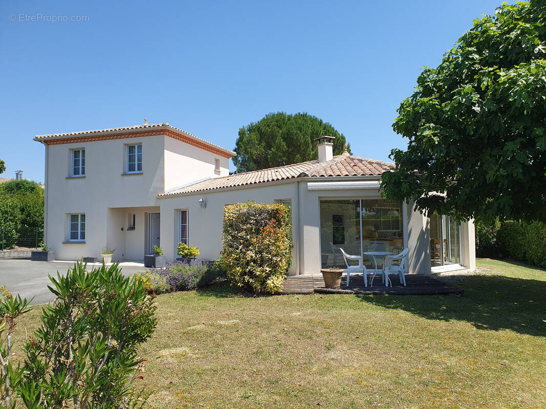 Maison à SAINT-GEORGES-DES-COTEAUX