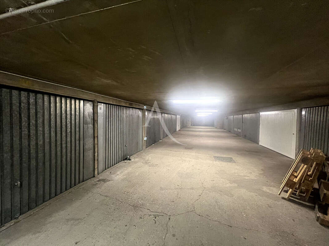 Parking à PARIS-10E