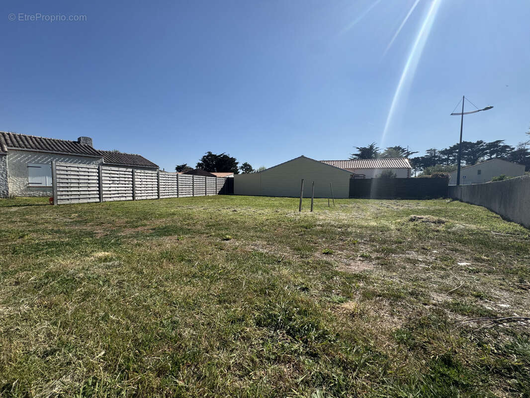 Terrain à LA PLAINE-SUR-MER