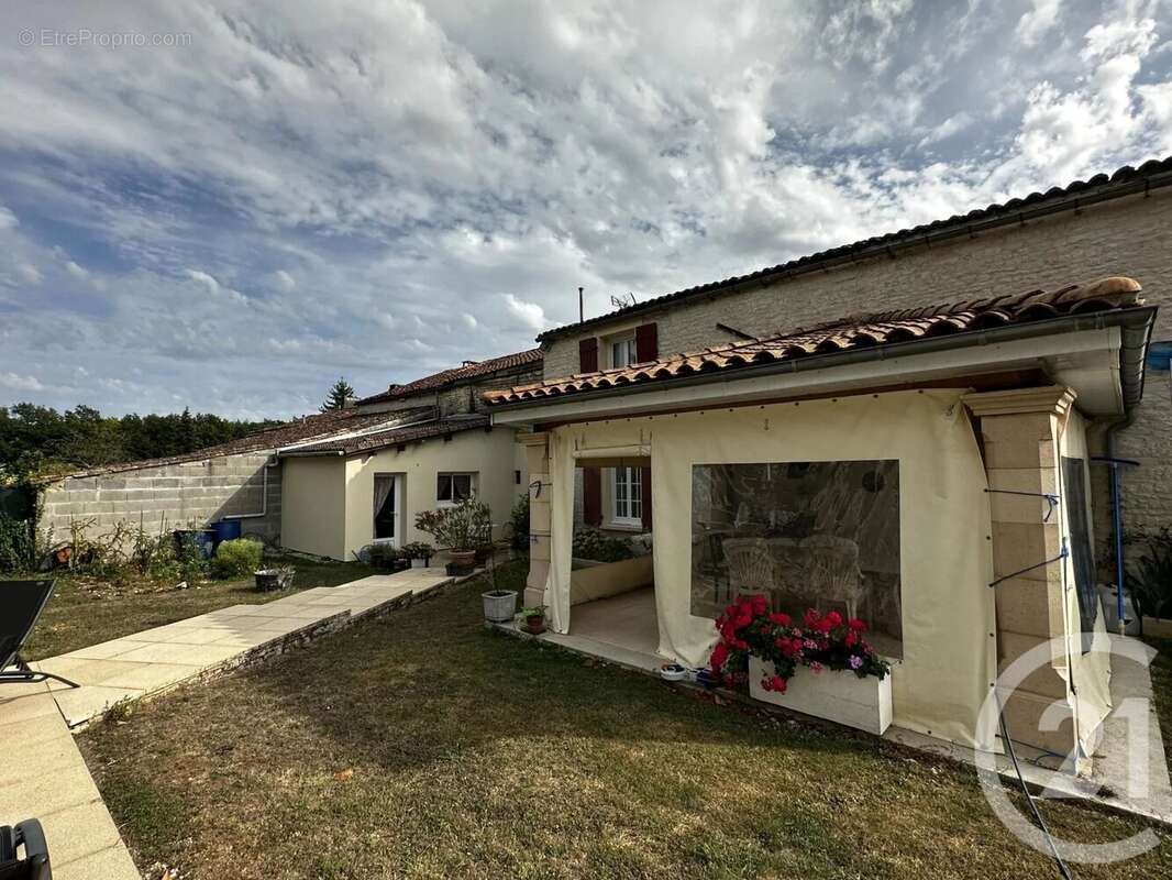 Maison à ROMAZIERES