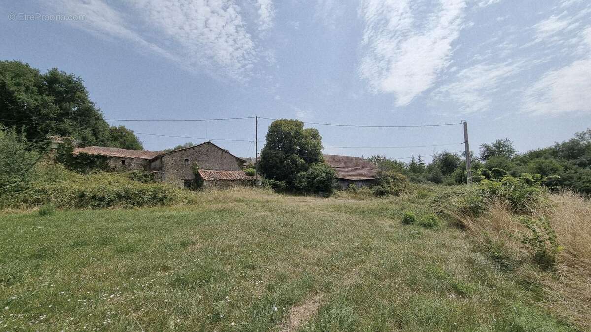 Maison à SAINT-AMAND-DE-VERGT