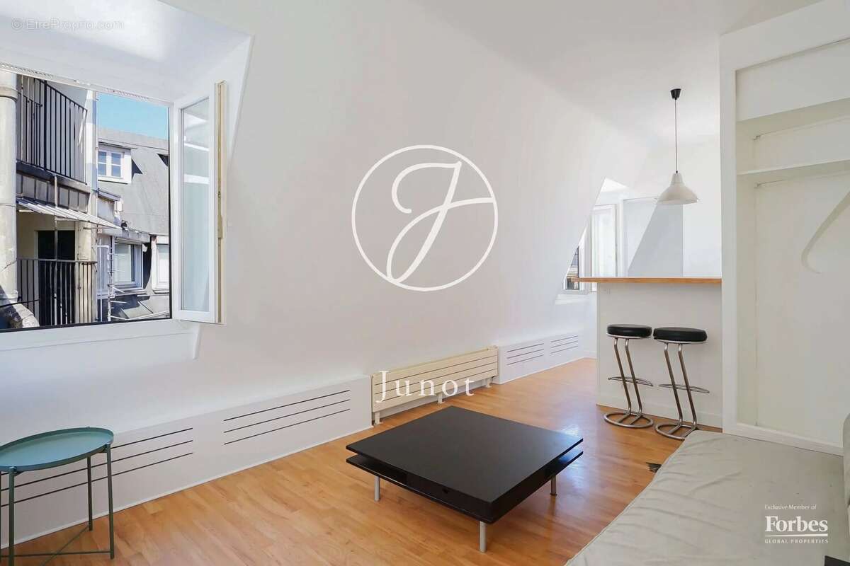 Appartement à PARIS-7E